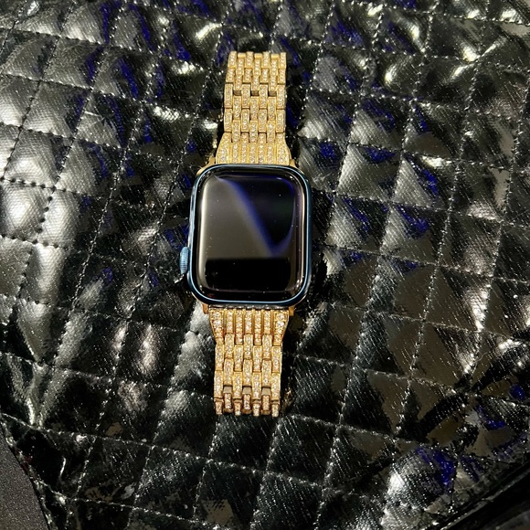 Series 7 Apple Smart Watch - Picture 8 of 10